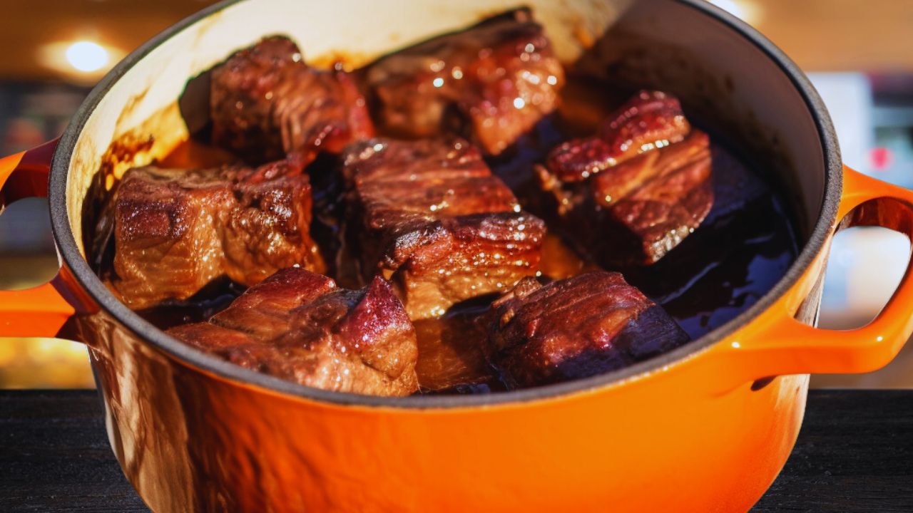 Crock Pot VS Tramontina What Dutch Oven Excels in Culinary Performance?