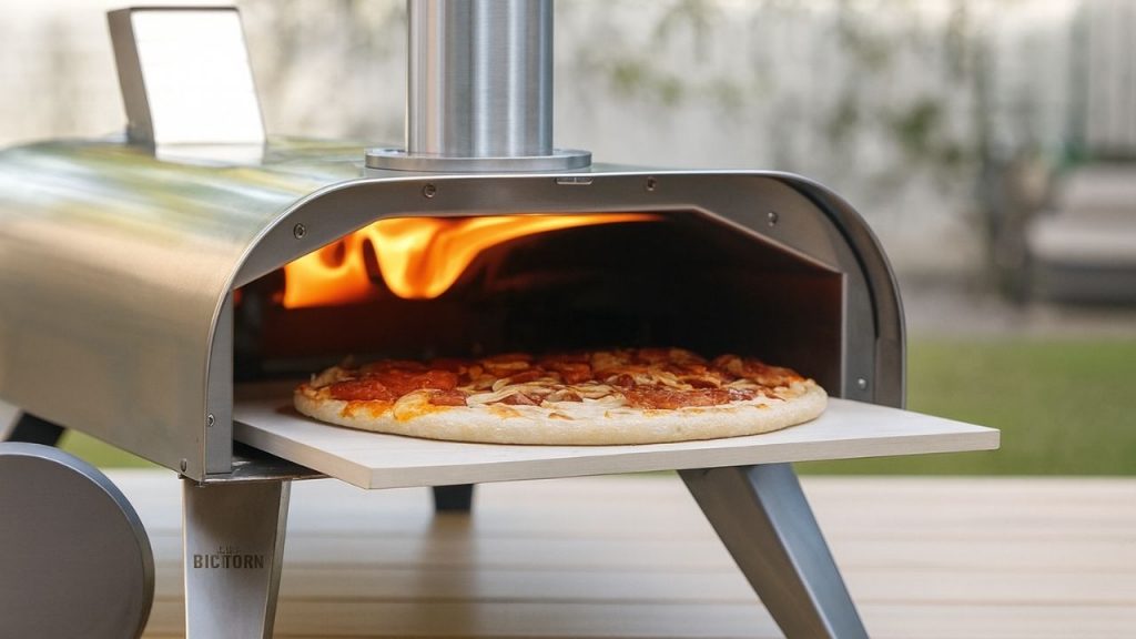 What else can you cook in the Big Horn pizza oven?